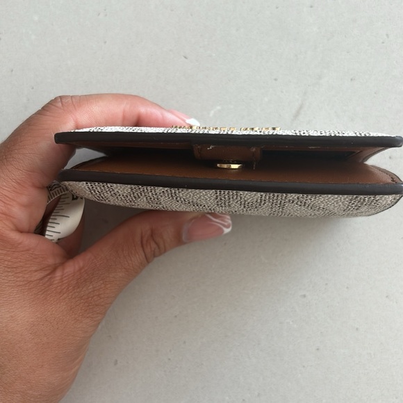 GUC Michael Kors Wallet - Picture 6 of 12